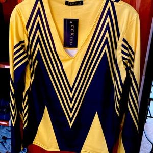 Unusual line pattered pullover blouse